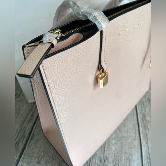 NWT! Large Authentic Marc Jacobs leather tote bag soft pink w/ charms + Gift bag - Picture 8 of 16